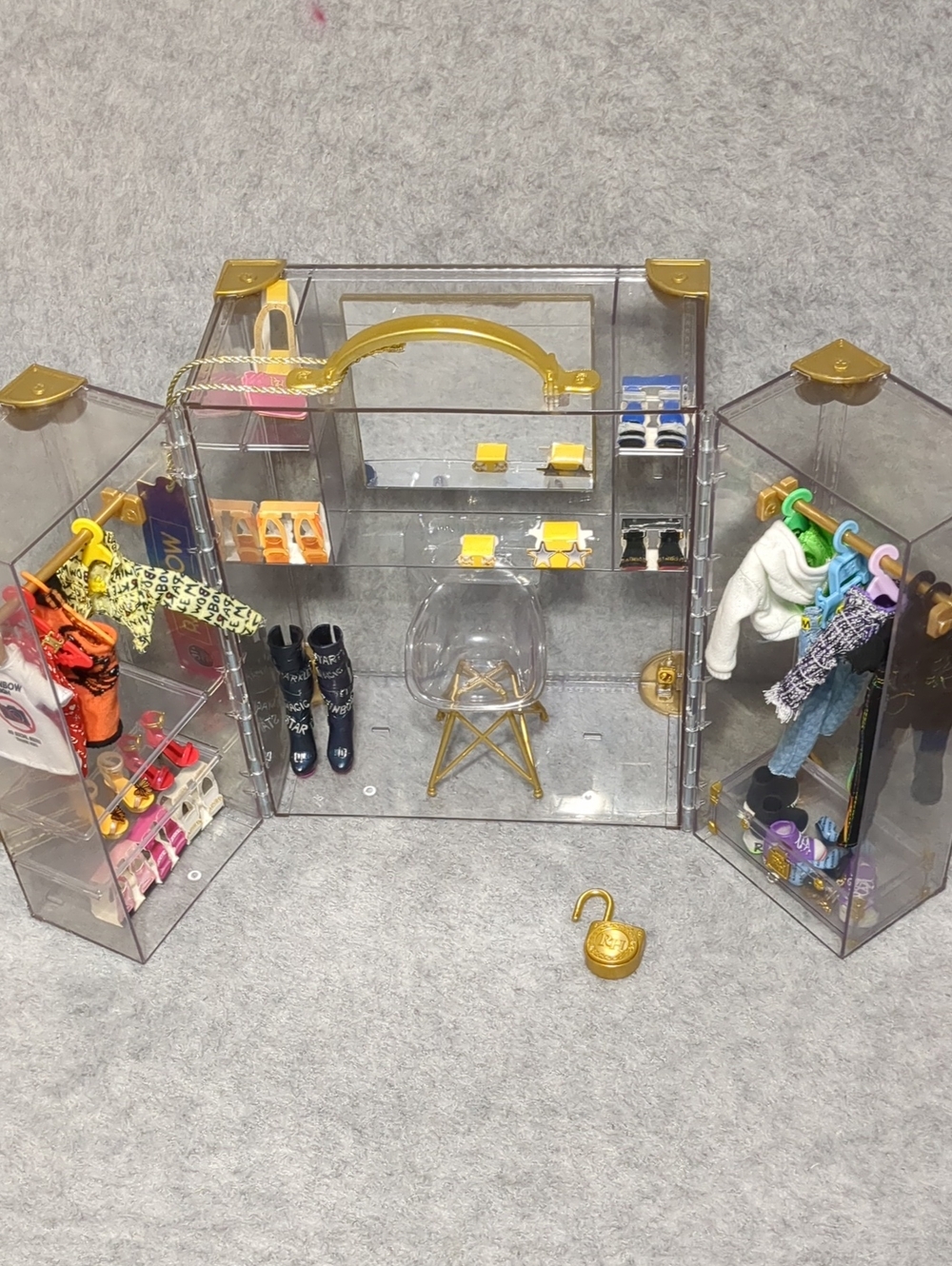 Rainbow High Deluxe Fashion Closet Clothes Shoes Accessories Lot - Picture 4 of 15